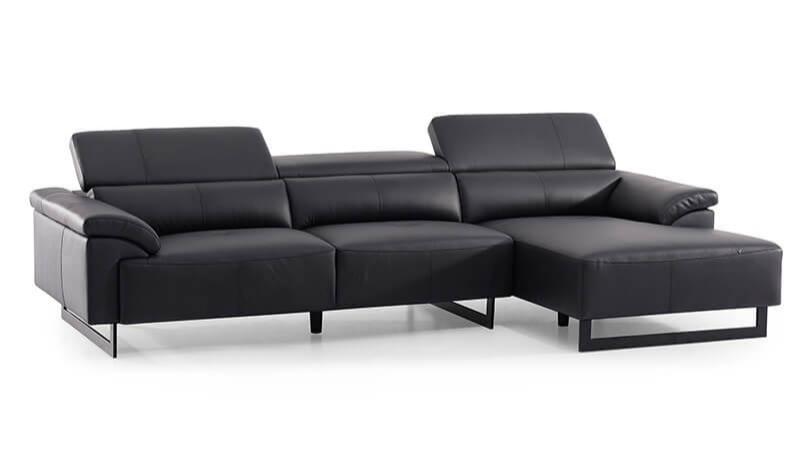 Fabric vs Leather Sofas: Which Material Is Better for Commercial Use?插图 Fabric vs Leather Sofas: Which Material Is Better for Commercial Use?插图