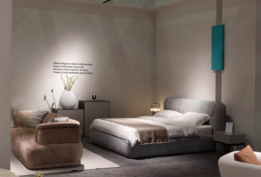 Curved Upholstered Beds for Contemporary Furniture Collections插图1 Curved Upholstered Beds for Contemporary Furniture Collections插图1